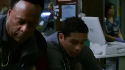 Código Negro-E13.The Business of Saving Lives