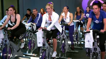 E11.Kimmy anda de bicicleta!
