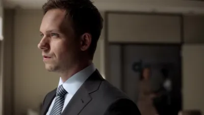 Suits-E2.The Statue