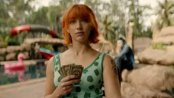 E7.A garota com a tatuagem de peixe-serra