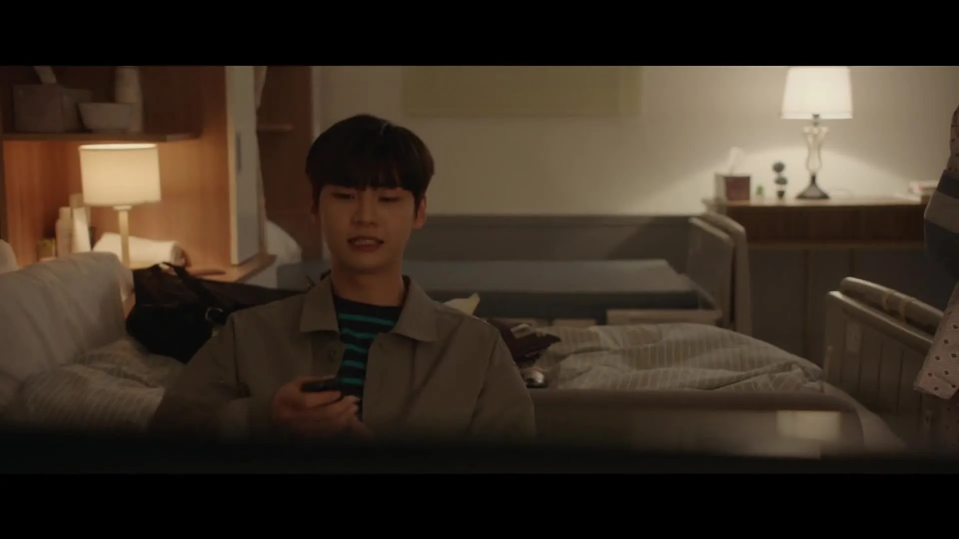 E9.Jeong Hoon Is Concerned About Ha Jin’s Safety