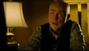 Cena do episódio 12 de CSI: Investigação Criminal