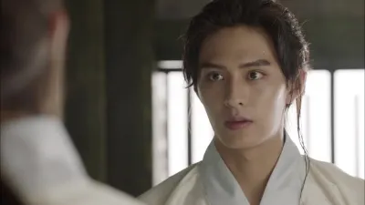 Hwarang: O Poeta Guerreiro-None