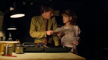 Stranger Things-E3.Capítulo três: A salva-vidas desaparecida