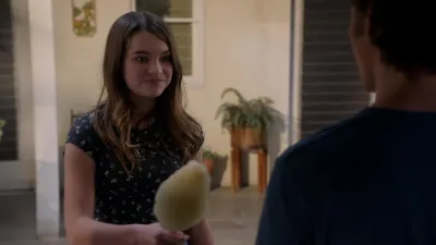 Jovem Sheldon-E16.A Suitcase Full of Cash and a Yellow Clown Car
