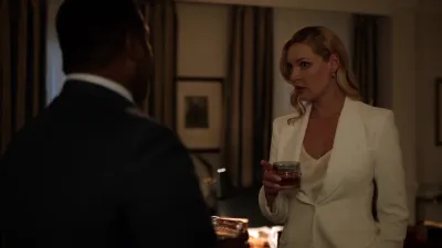 Suits-E10.One Last Con
