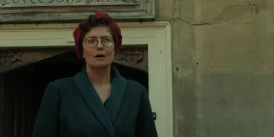 Pennyworth-E7.Julie Christie