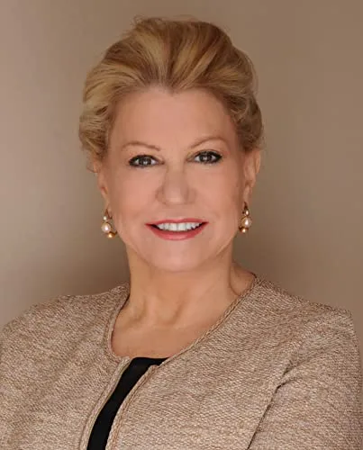 Lois Lee
