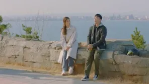 Cena do episódio 9 de Na Direção do Amor