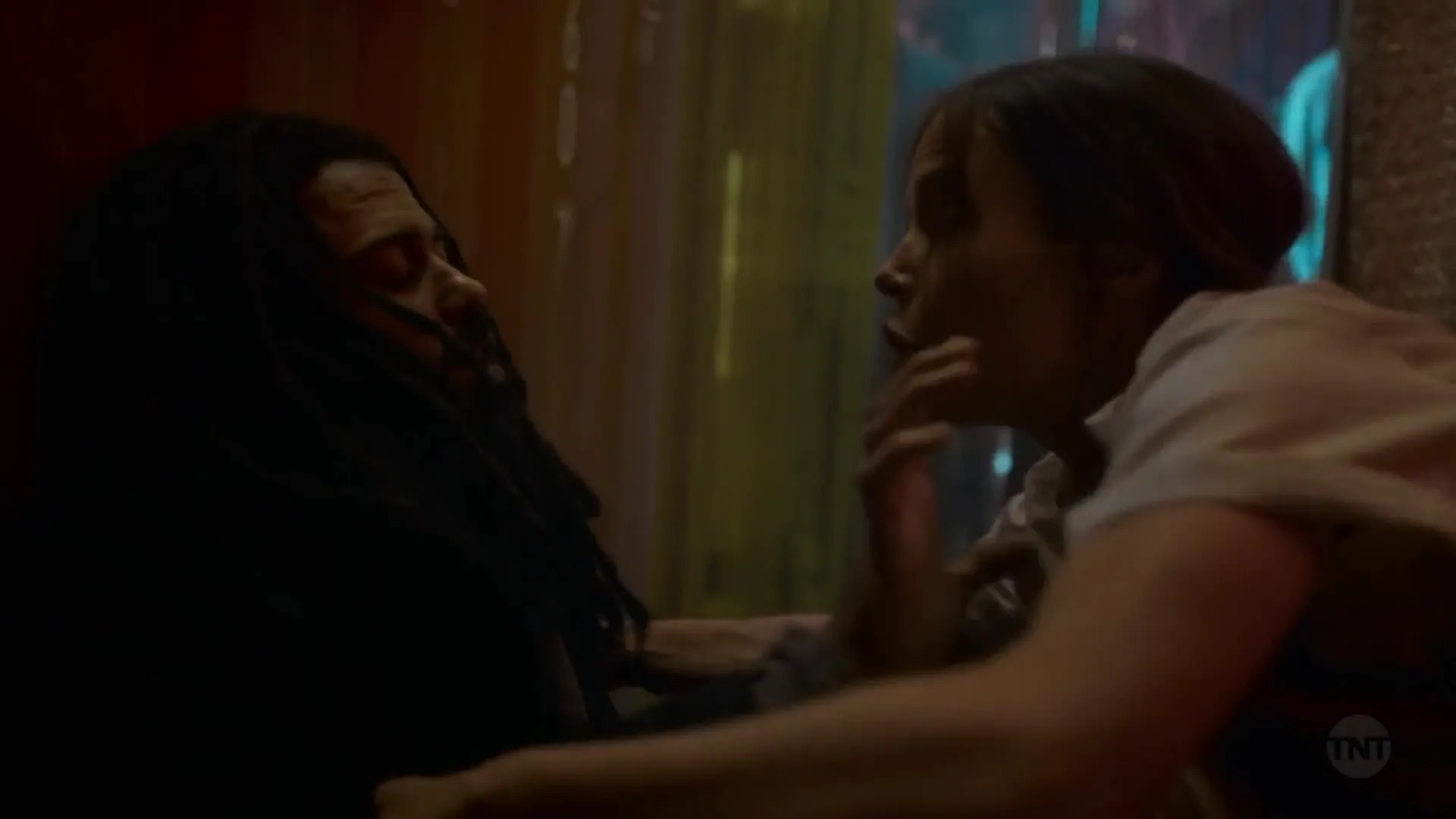 E6.Trouble Comes Sideways