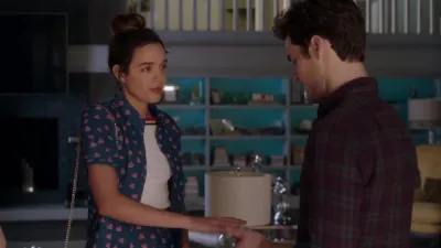 Famous in Love-E6.The Goodbye Boy