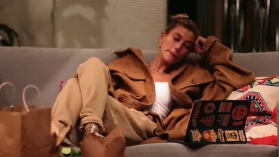 Justin Bieber: Seasons-E2.Bieber Is Back