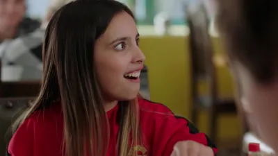 Gabby Duran: Babá de Aliens-E4.Crushin' It