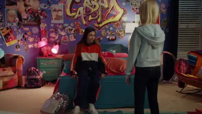 Gabby Duran: Babá de Aliens-E10.Sky's First Youth Overnight Sleeping Event