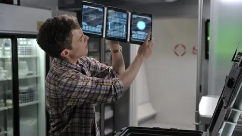 E2
