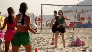 Cena do episódio 2 de Louco Por Elas