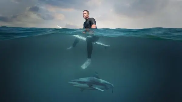 Movie Poster: Chris Hemsworth: Investigando Tubarões