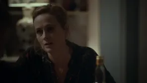 Cena do episódio 3 de Thirteen