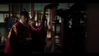 The Red Sleeve-E12