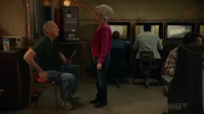 Jovem Sheldon-E20.German for Beginners and a Crazy Old Man with a Bat
