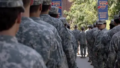 Shameless-E1.We Few, We Lucky Few, We Band of Gallaghers!