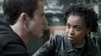 13 Reasons Why-E1.Sim, eu sou a garota nova
