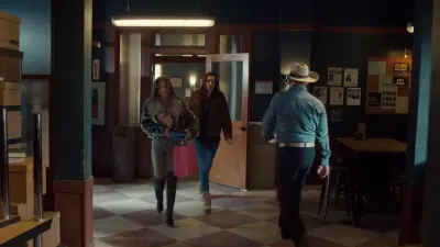 Wynonna Earp-E5.Holy War (1)