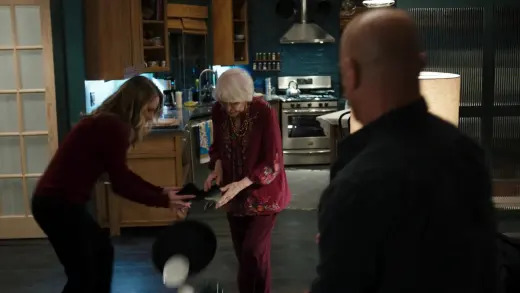 E9.The Christmas Episode (2)