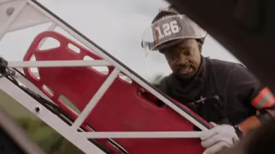 9-1-1: Lone Star-E8.Control Freaks