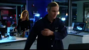 Cena do episódio 8 de CSI: Investigação Criminal