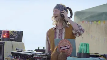 Resgate em Malibu - A Série-E2.Festa na praia