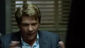 Cena do episódio 1 de Sangue Azul