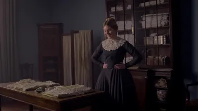 Vitória: A Vida de uma Rainha-E1.A Soldier's Daughter