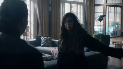 The Magicians: Escola de Magia-E9.Cello Squirrel Daffodil