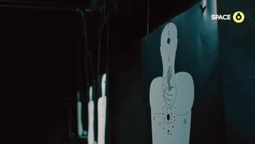 E4