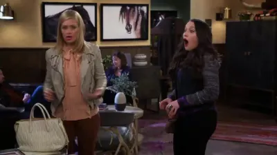 Duas Garotas em Apuros-E13